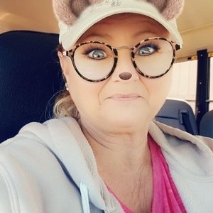 Meet your Posher, Deedee